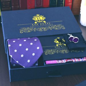 Pánsky darčekový set, luxusný, bodkovaná hodvábna fialová pánska kravata, vreckovka do saka, ružová paisley, manžetové gombíky swarovski