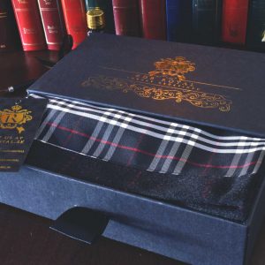 Elegantný pánsky formálny čierno-červený hodvábny šál do obleku