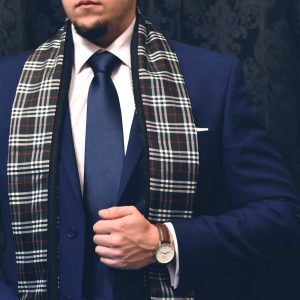 Elegantný pánsky formálny čierno-červený hodvábny šál do obleku