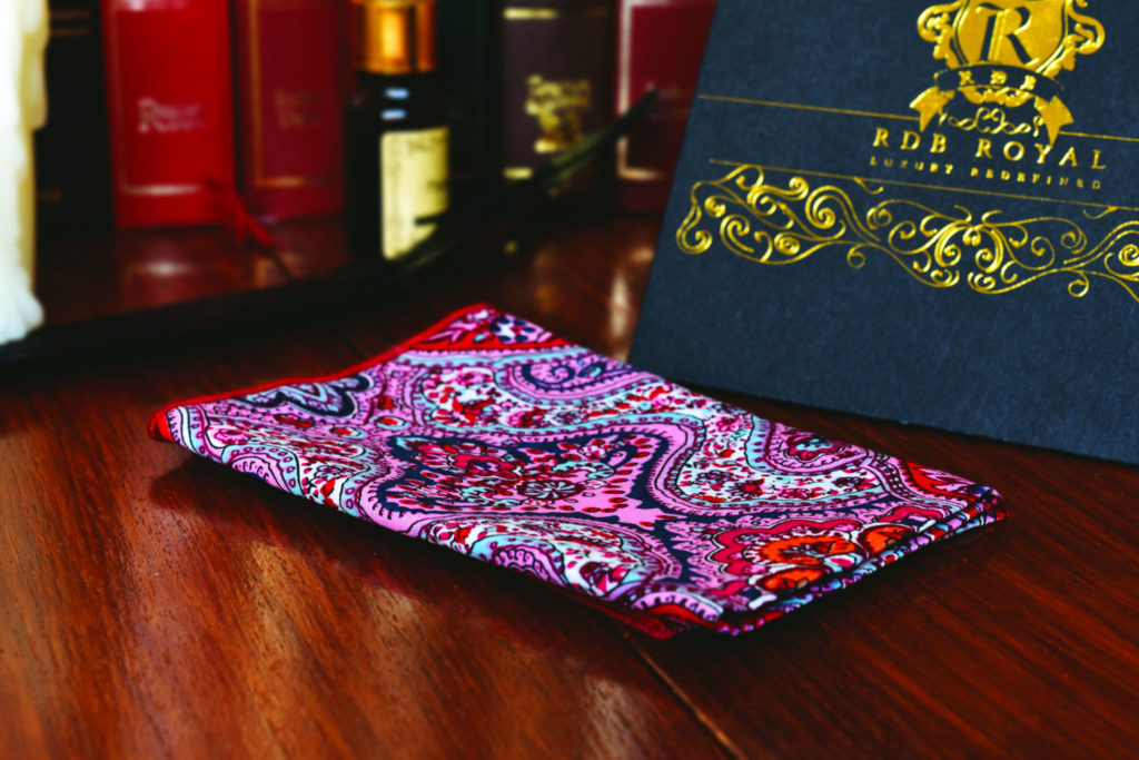 Detail produktu: Cotton Pocket Square, Paisley, Pink and Red