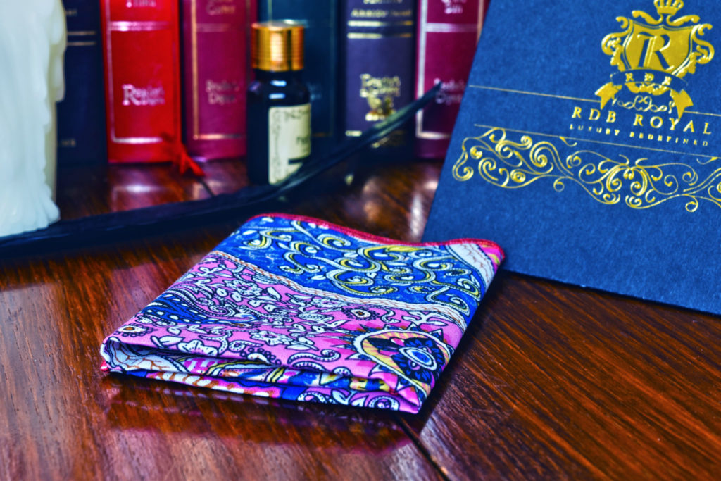 Detail produktu: Bavlnená Vreckovka do Saka, Paisley, Modro Ružová