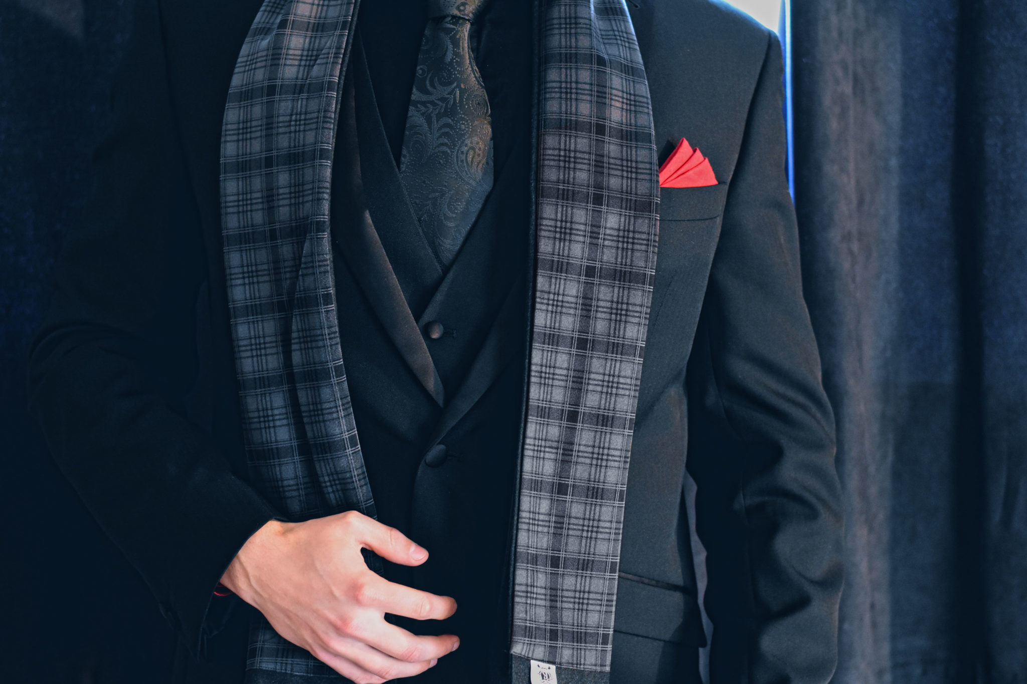 Elegant men's silk and wool scarf in a plaid checked grey pattern