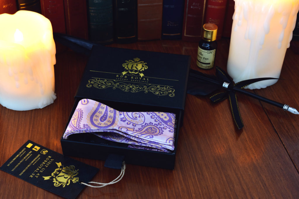 Detail produktu: Hodvábny Motýlik, Paisley, Ružovo Fialový