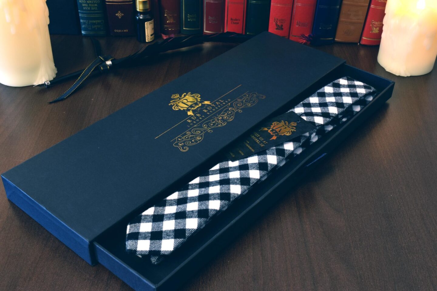 Luxusná prémiová kockovaná čiernobiela kravata z jemnej bavlny v slim štýle