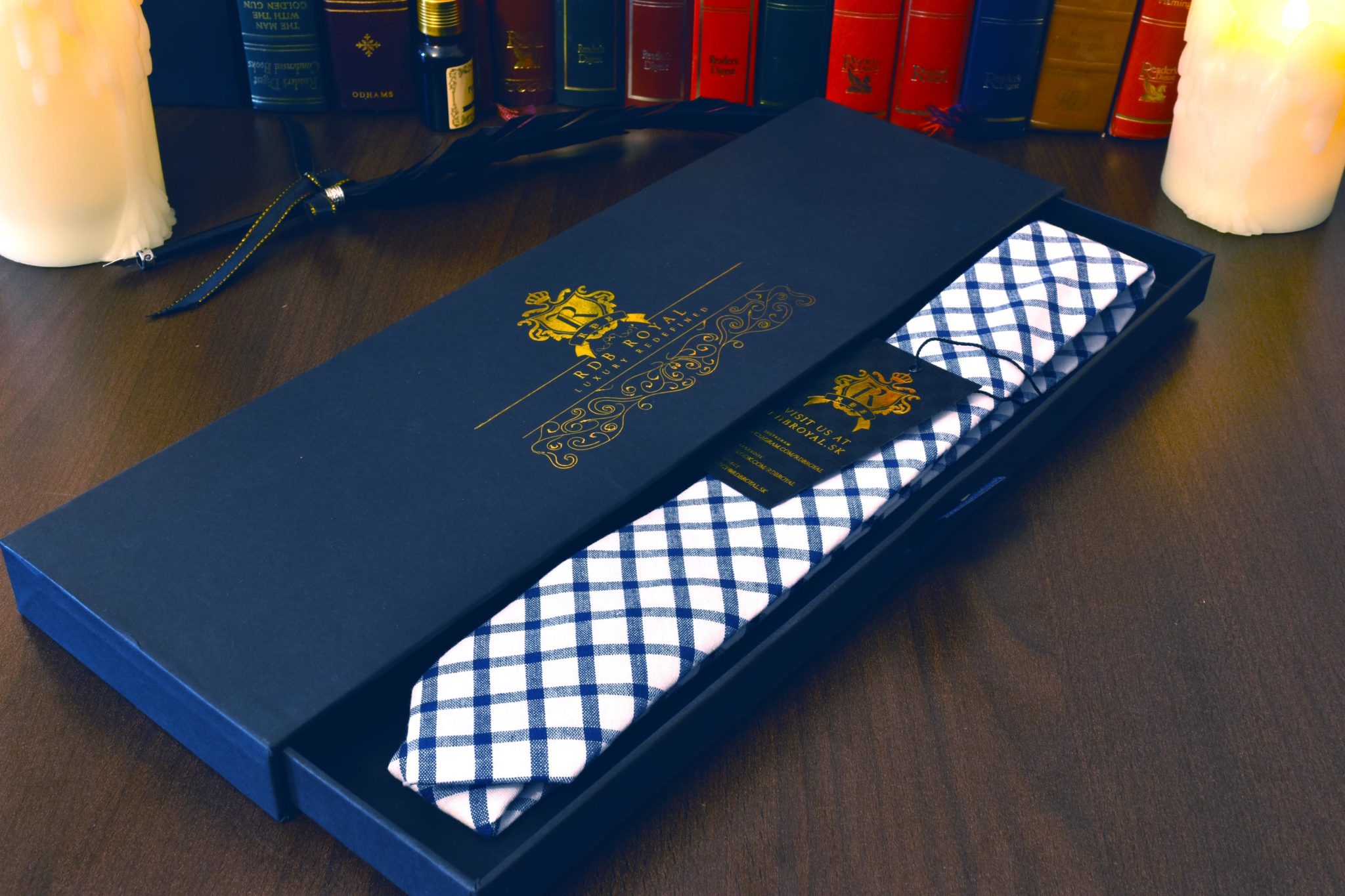 Kockovaná luxusná prémiová bavlnená kravata RDB Royal bielo modrej farby