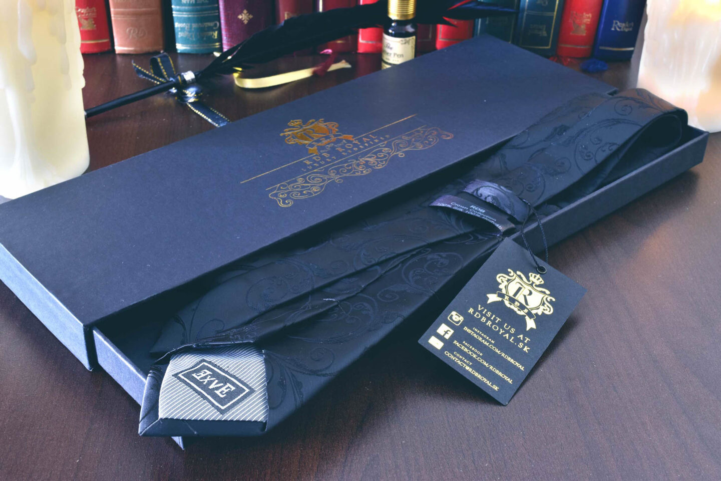 Ďalší pohľad: Darčekový Pánsky Set – Čierno-červený Paisley, Crown Collection & Swarovski